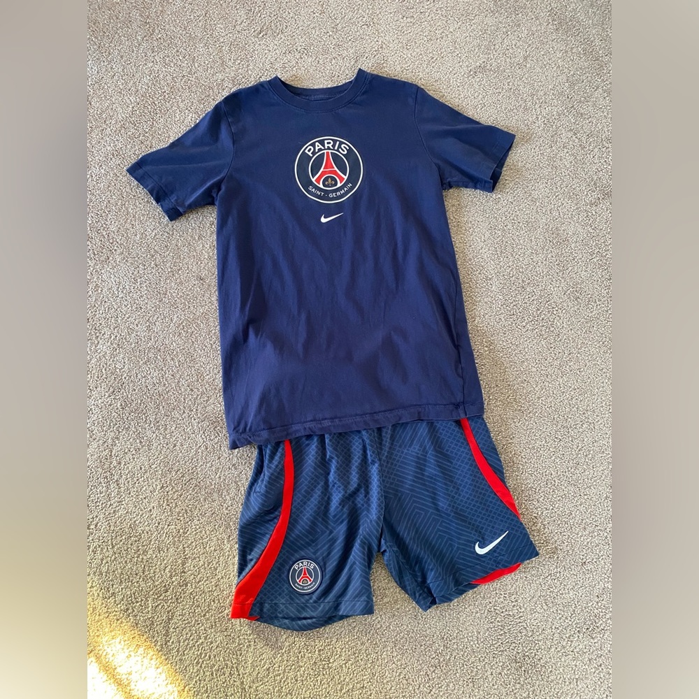 Nike PSG Boys XL tee and shorts